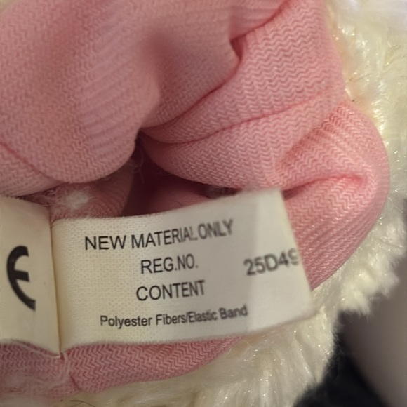 PRE OWNED VINTAGE BESTEVER PINK FAUX FUR GIRL'S POODLE SCARF AND PODDLE MITTENS - Picture 12 of 13